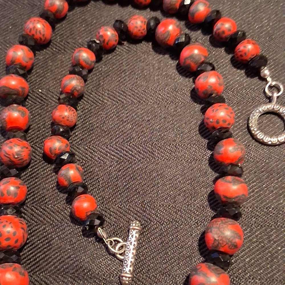 Chic Red and Black Beaded Necklace